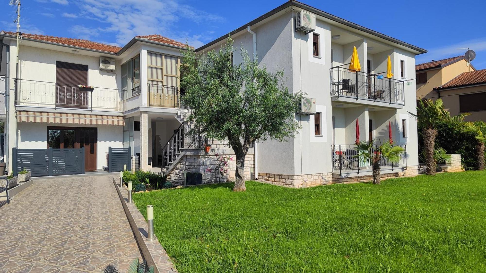 Viktor Rooms And Apartments 2 Rovigno Esterno foto