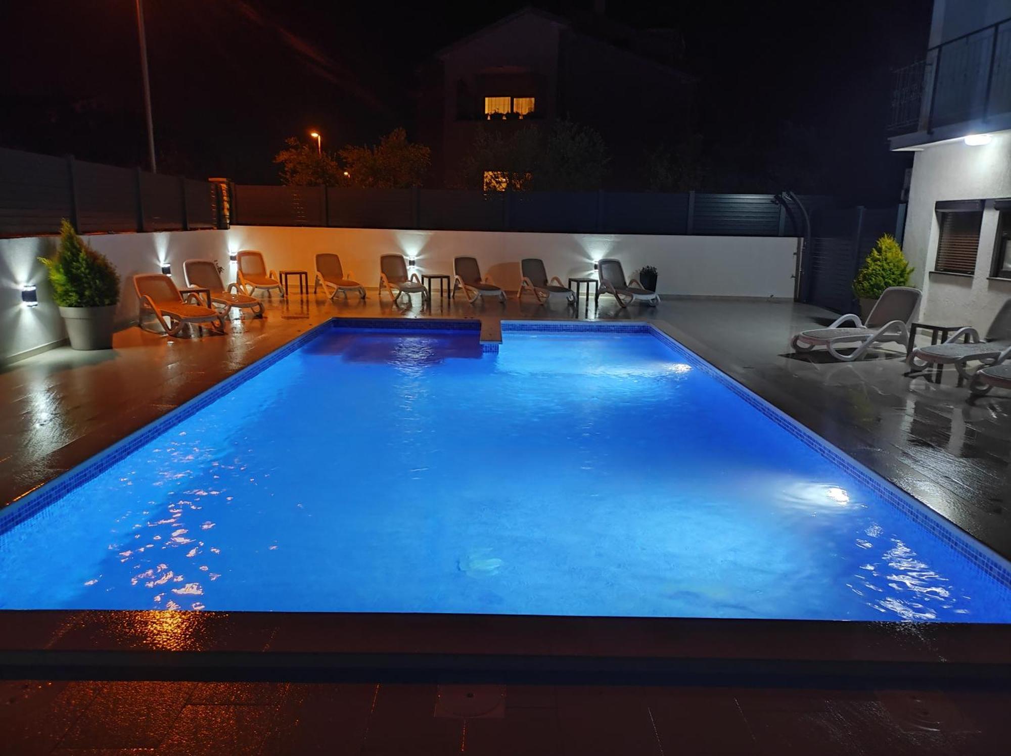 Viktor Rooms And Apartments 2 Rovigno Esterno foto